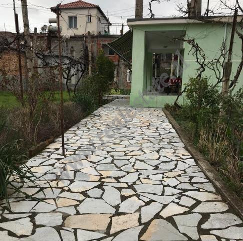 1-storey villa for sale in Punetori street in Berat.
It has a construction area of 99m2 and a land 